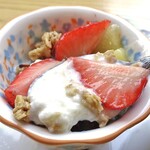 クマカフェ - 「おまかせモーニング」のヨーグルト