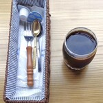 クマカフェ - 「おまかせモーニング」のアイスコーヒー ＆ カトラリー類