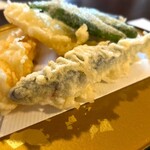 Bar×Kappou みかん - 稚鮎の天麩羅
      この苦味の良さに気づけたら、大人ですね