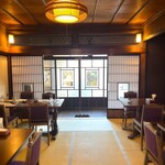 Bar×Kappou みかん - まるで映画のワンシーンみたい。
      さながら『女王蜂』の「大道寺家」かな