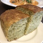 トラットリア カリメロ - パンはこんな感じ