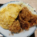 焼鳥のヒナタ - だし巻きの下にもから揚げが隠れてる(笑)