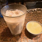タイニーカフェ - アイスチャイ、プリン