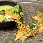 月夕堂 - グリーンアスパラのソース×エビのコンソメとエビのサラダ風。一皿でふたつ楽しめました。