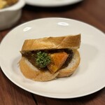 洋食酒場G10 - バケットに切れ目あり