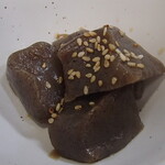 炭火焼鳥 おんどり - 2種の選べるお通しから、ピリ辛コンニャク