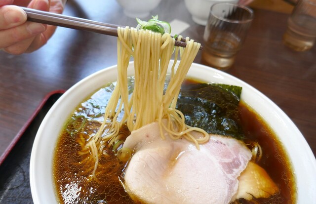 自家製麺 らぁ麺はち - 柳原（ラーメン）の写真