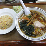 銀龍 - ラーメン、半チャーハン