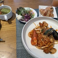 MIDO RESTAURANT PIC NIKA - 