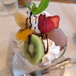 コーヒーショップシモン - 多彩なトッピングで美味しい、ミニチョコレートパフェ！