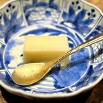 温石 - 甘夏のババロア　ボウフウのシロップ。
      あの浜暴風のシロップなのか？そうだったらスゴイ！
      こんな優しい甘さを抽出するなんて、発想が素晴らしいです。