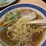 駅前ラーメン　ひげ - 麺リフト