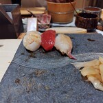銀座のみこ寿司 - 帆立、赤身、シマアジ