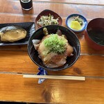 漁師めし みなと食堂 - 海鮮丼定食