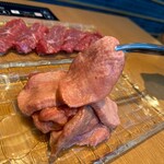焼肉 山水 - タンごちゃ盛り、ハラミ
