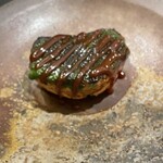 銀座 大石 - クレームブリュレ 　福岡県八女茶のクレームブリュレの上にキャラメルのソース。ほろ苦さの共演。 　サッパリしさ、満腹のお腹にもすんなり収まる