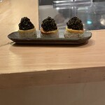 銀座 大石 - 曽山の白エビのグジェール　たっぷり燻製キャビアをのせて