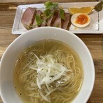 麺屋 一八 - 鴨と鰹出汁、オレンジラーメン　