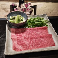 肉匠なか田 本店 - 不思議ですが、これが後にすき焼きになります。