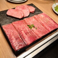 焼肉 黒田 - 厚切り上タン塩、黒田のタン塩