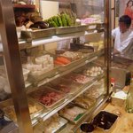 やっこ - ちょうど真中にあるネタケースです。こうゆう風に置いてあると嬉しいですよね。