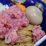 塩そば専門店 桑ばら - 卵黄とネギトロの冷やし混ぜそば
