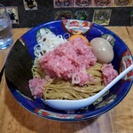 塩そば専門店 桑ばら - 卵黄とネギトロの冷やし混ぜそば