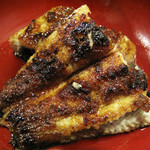 上村うなぎ屋 - 蒲焼もやってきました。
      塩焼きよりももっとボリューミーな味です。
      