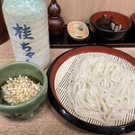 桂ちゃん - ざるうどん　豆たぬき