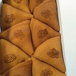 亀屋米津 本店 - 三河巻き(10個入り)　あじさいの焼印が季節を感じさせます