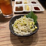 万両 - ⚫︎豆もやしのナムル 300円(税別)