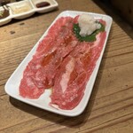 万両 - ⚫︎薄切りシリーズ ツラミ(頬肉) 600円(税別)