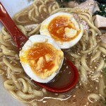 麺家 たいせい - パッ感トロ〜リ流れ出す黄身