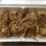 じゃんぼ總本店 - 料理写真:たこ焼き9個入り(醤油、かつお節)