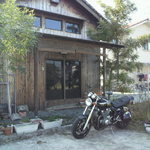 すだち - 古い漁具を入れる納屋を改装した店舗にバイクが良くあいますね。