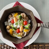 •白浜産アオリイカとエビのアヒージョ