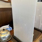 らぁめん嬉しや - 衝立は外してくれる、ティッシュもある。