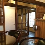 Tsukiji Teppanyaki Kurosawa - 2階席その4 白いふすまの奥にも鉄板焼きの個室があります！