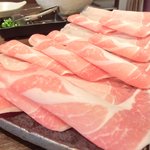 シェイブシェイブ - しゃぶしゃぶポークランチ 980円 の豚肉(100g)