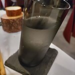 クレアバックス - お水のグラス、斜めになってて何だかお洒落