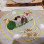 クレアバックス - 鰆　レアで低温調理されててやわらかくてソースともよく合ってました