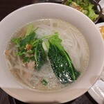 オーキッド - 青菜、チキン、はんぺんみたいなやつ。