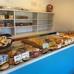 パン工房 つきはら - 店内はコンパクト！