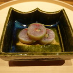 温石 - 鯵の胡瓜巻き、梅肉ソース、ごま、大葉、ガリ