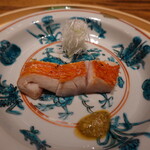 温石 - 金目鯛鱗焼き、実山椒、白髪葱