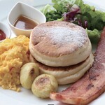 Sakura Cafe Hanon - エッグ&ミートパンケーキ2枚（ベーコン）