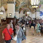 Hofbräuhaus - 入った所のホール
