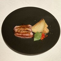 神楽坂 フレンチレストラン ラリアンス - 山形県庄内産 バルバリー種 鴨胸肉 淡路島”新玉ねぎ”のロティ