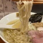 自家製手もみ麺 鈴ノ木 - 途中で柚子胡椒による味変が可能