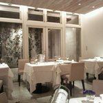 オオハラ エ シーアイイー - 店内全景